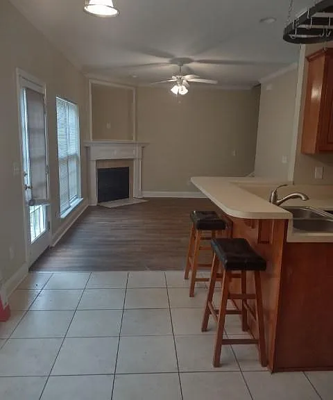 2919 Aylesbury Dr — Photo 2