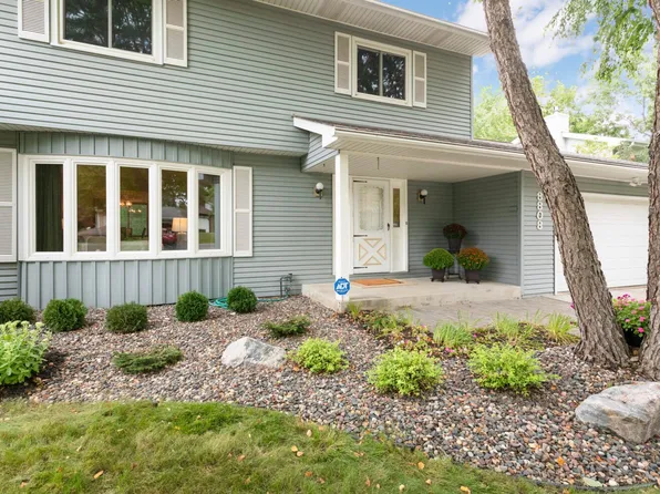 8808 N Brook Cir N, Brooklyn Park, MN 55428