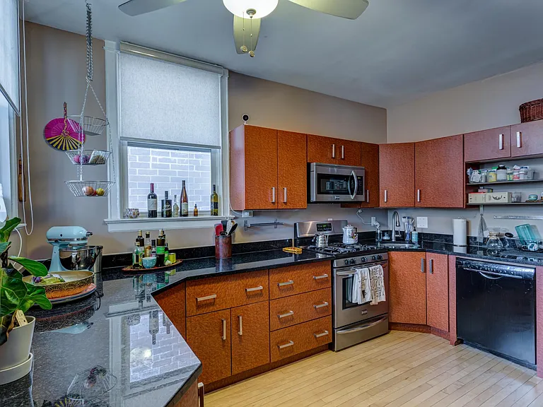 1449 W Foster Ave #2 — Photo 12