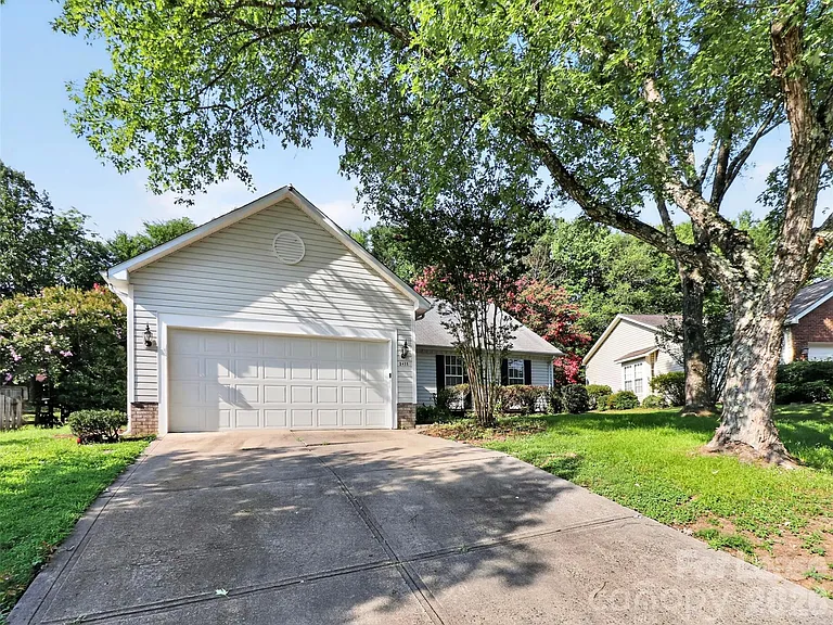 3411 Pondridge Ct — Photo 36