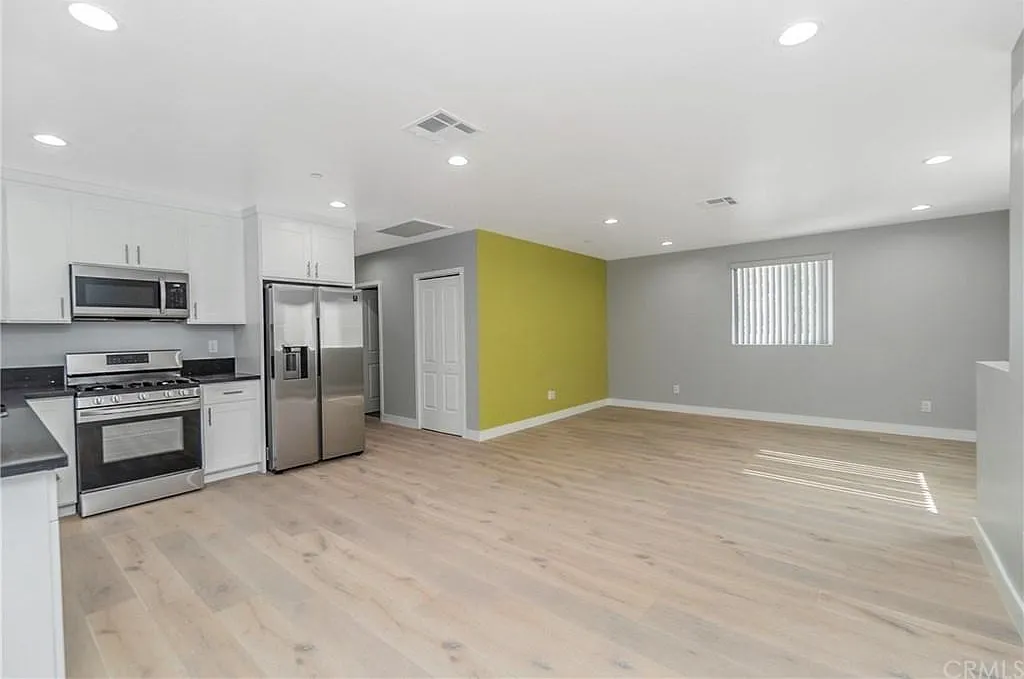 4 bed, $3,800 — Photo 3
