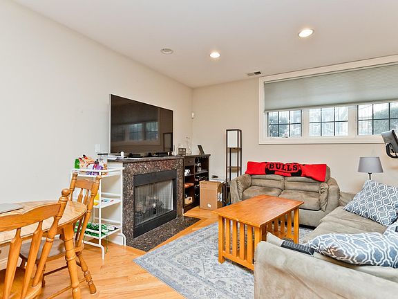 4th image of 2414 W Moffat St #1D