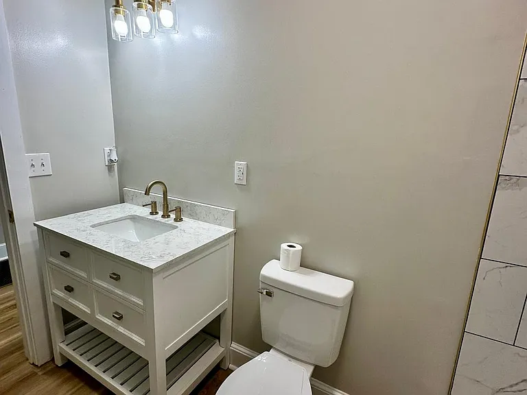 1368 Buena Vista Blvd SE #B — Photo 8