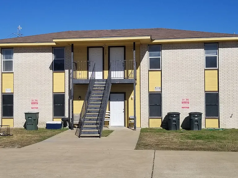 1107 Circle M Dr — Photo 1