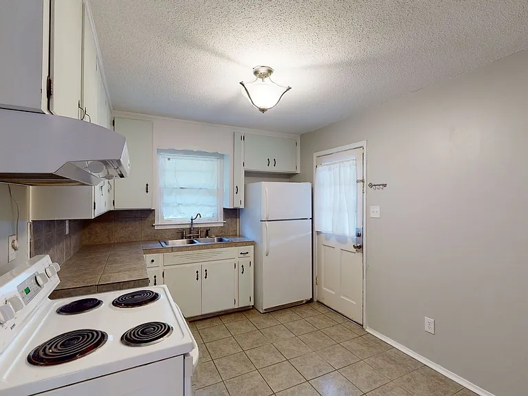 109 Sara Ln — Photo 7