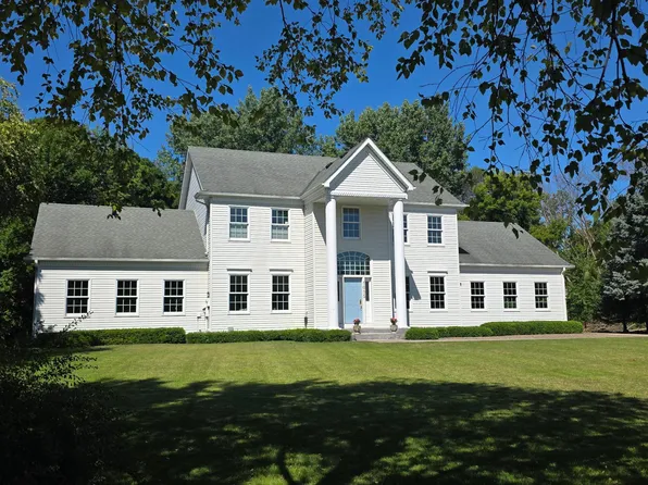 1015 W Cove Ln, Mound, MN 55364