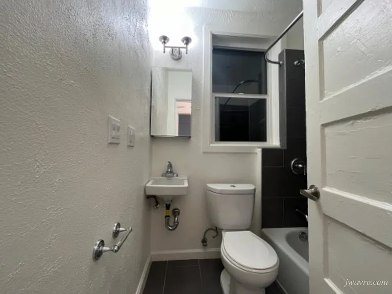 241 Leavenworth St #5 — Photo 5