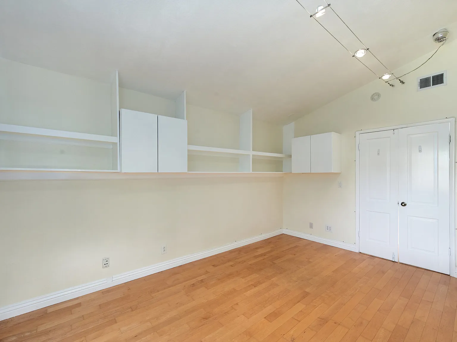 3 bed, 1764 sqft, $5,450 — Photo 3