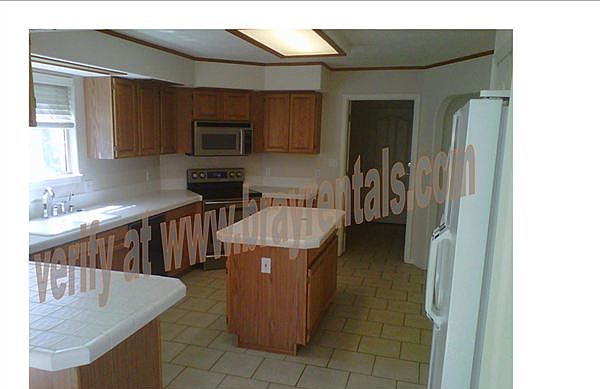 2661 Cambridge Rd kitchen watermarked