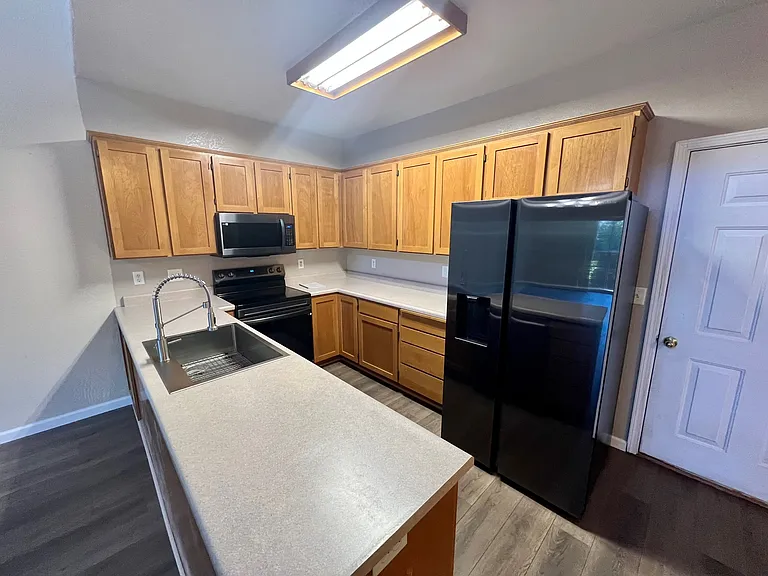 2635 Parkwood Village Ln — Photo 11