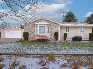 11046 N Fenton Rd, Fenton, MI 48430