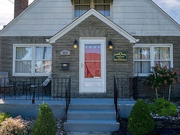 4th image of 2211 Forest Ave