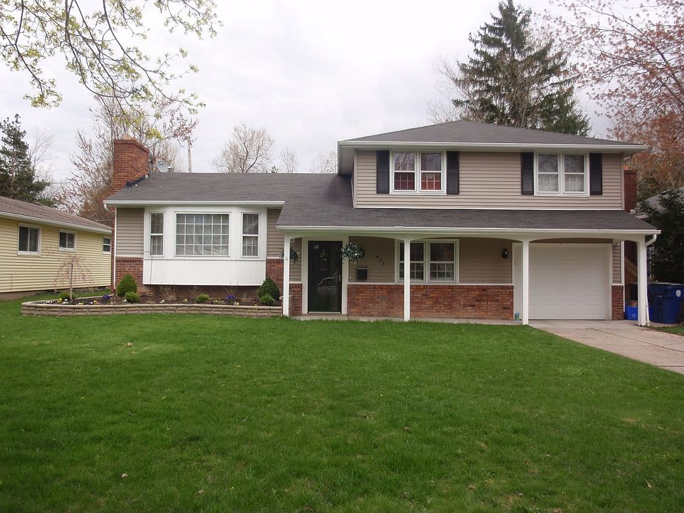 1st image of 403 Sherbrooke Ave