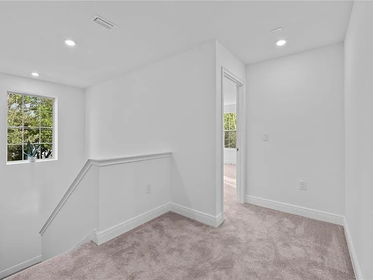 1156 37th Ave NE — Photo 20
