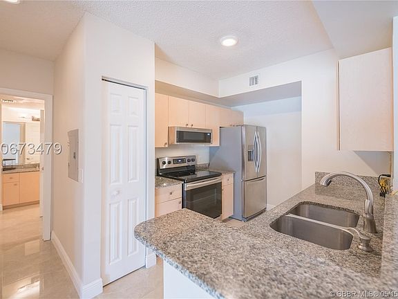 4th image of 2474 Centergate Dr APT 106
