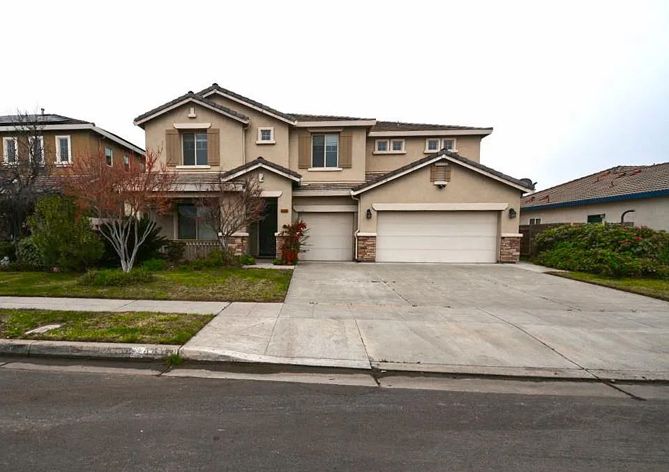3310 N Jason Ave photo 1