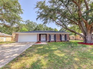 3233 Nottingham Rd, Ocean Springs, MS 39564