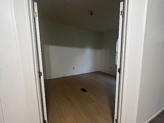 4th image of 405 Mill Rd