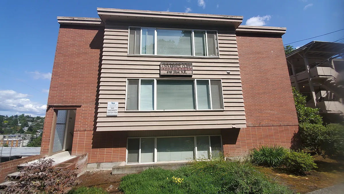 Building Photo - 4760 22nd Ave NE #9