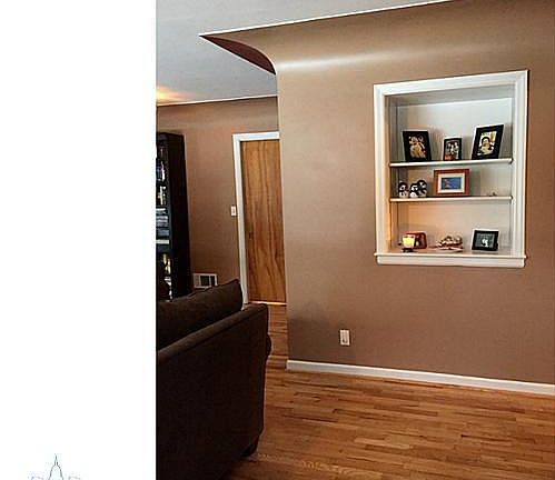 4th image of 1025 E Linden St