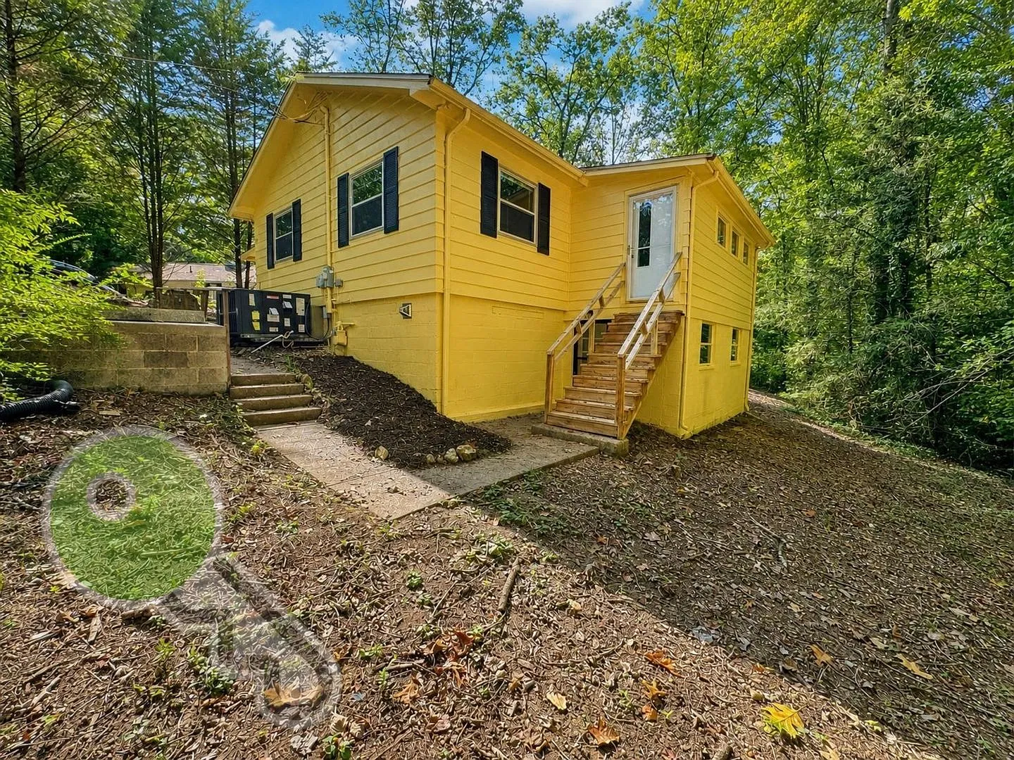 Charming 3-Bedroom Bungalow with Screened Porch & Private State-Land Views — Photo 3