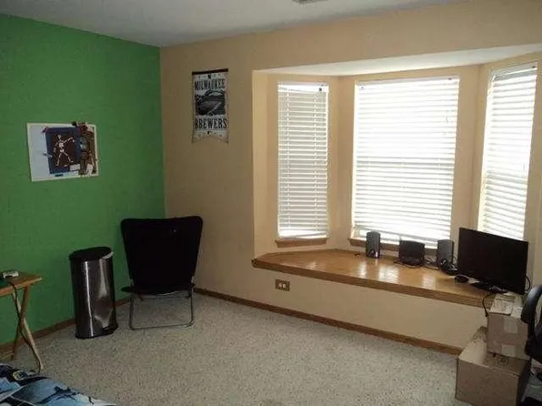 3505 W Old Oak Dr #3505, Greenfield, WI 53221