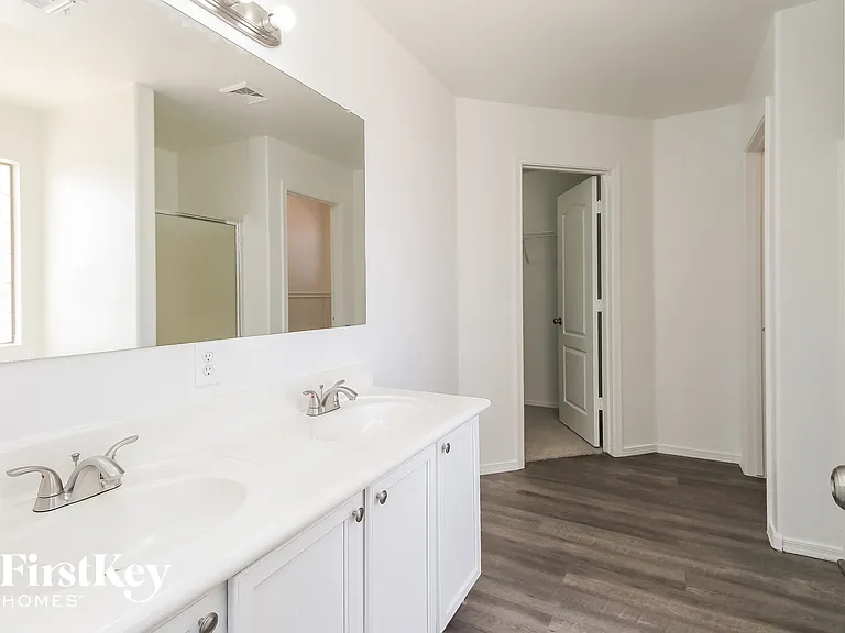 751 E Drifter Pl — Photo 8