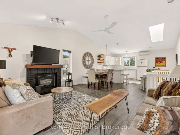 14 Dawson Dr #416, Collingwood, ON L9Y 5B4