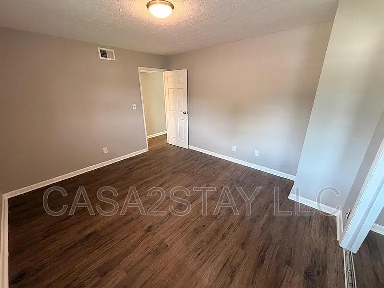 5105 Malibu Ct #7 — Photo 6