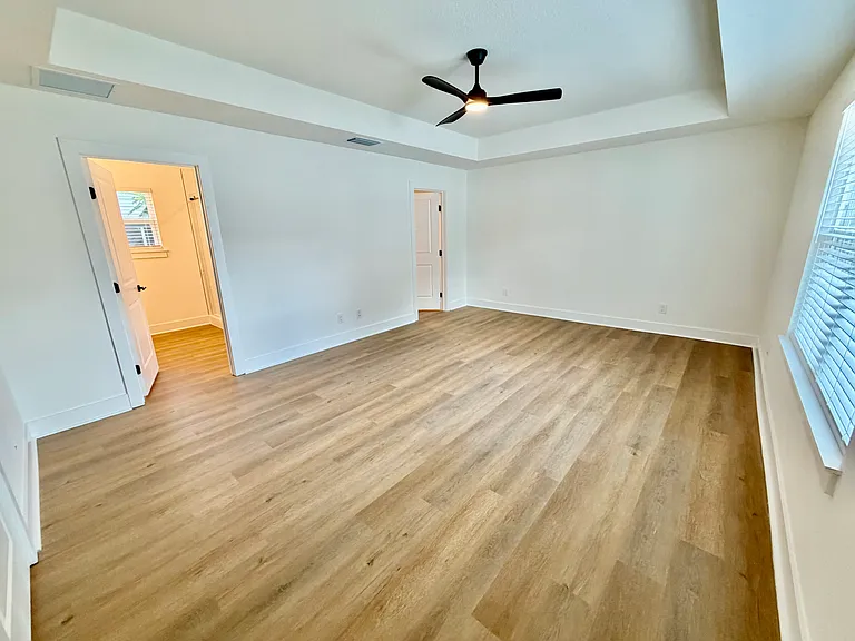 1219 E Esther St — Photo 11