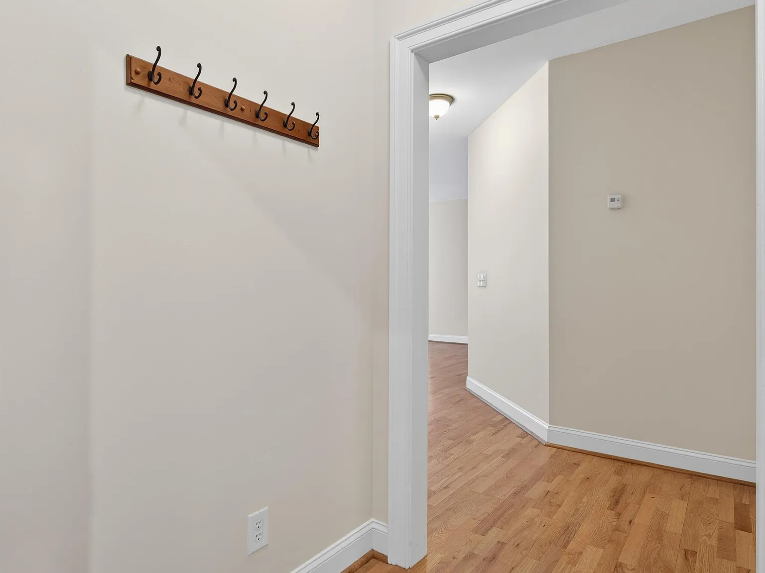 2 bed, 2.0 bath, 1200 sqft, $1,900 — Photo 4
