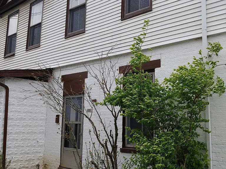 312 E 2nd St — Photo 14