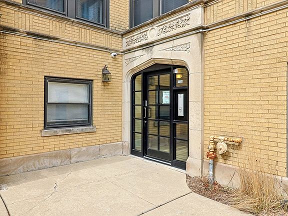 3rd image of 5156 N Avers Ave APT 1W