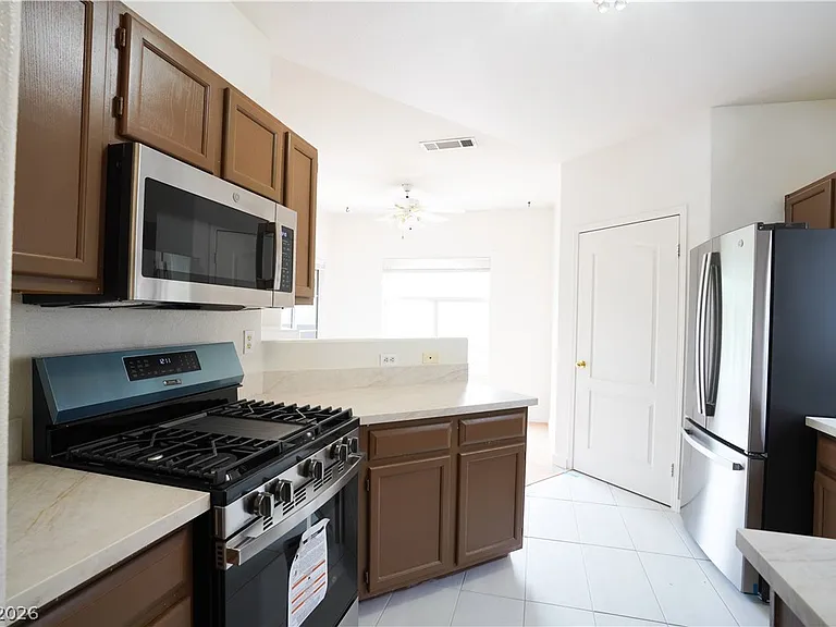 5525 W Flamingo Rd #2011 — Photo 12