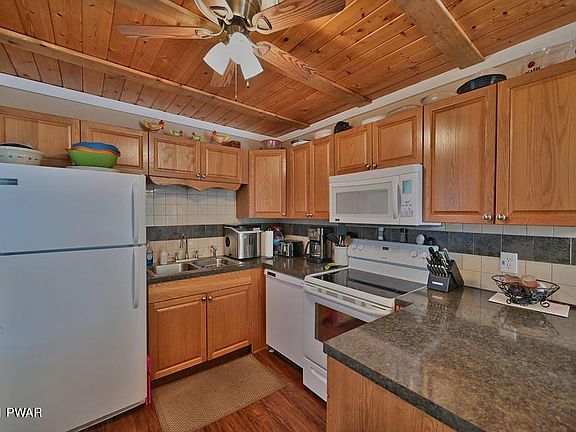 4th image of 16 Lakeview Ct