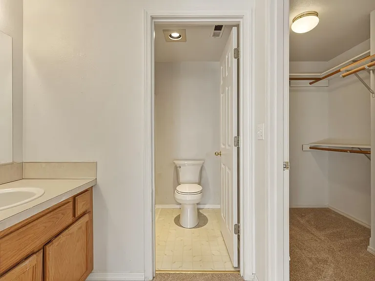 916 McCormick St NE — Photo 24
