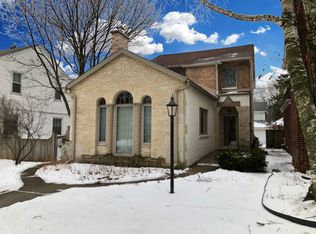 4858 N Larkin St, Whitefish Bay, WI 53217