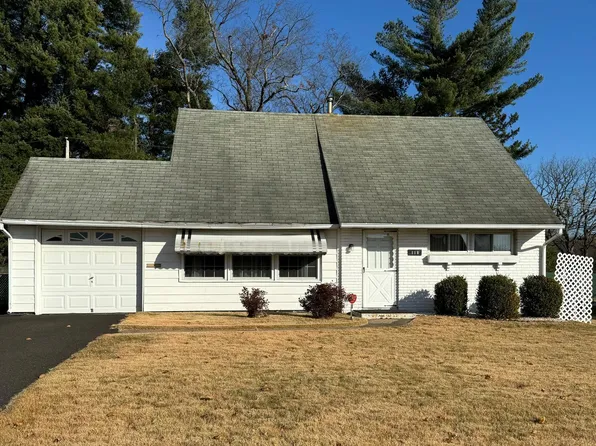 118 Vermont Ln, Levittown, PA 19054
