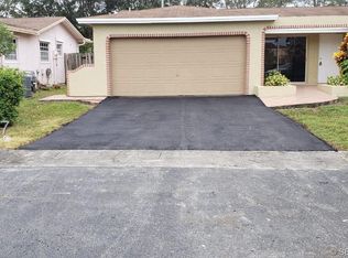 11540 NW 34th Pl, Sunrise, FL 33323