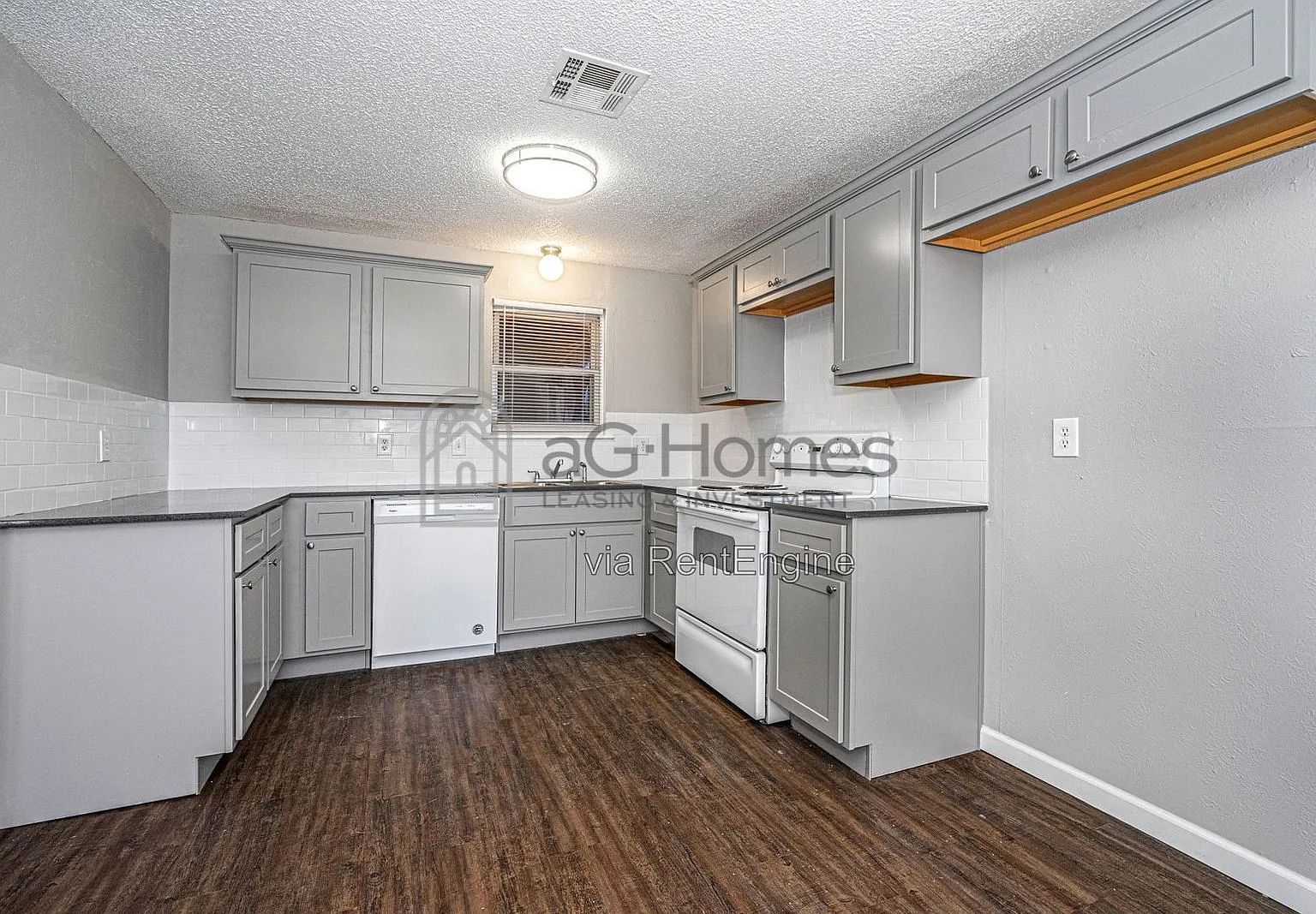 3 bed, 1.5 bath, 1275 sqft, $1,245 — Photo 2