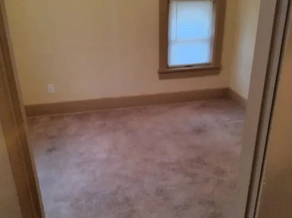 225 Summit St, Rockford, IL 61107
