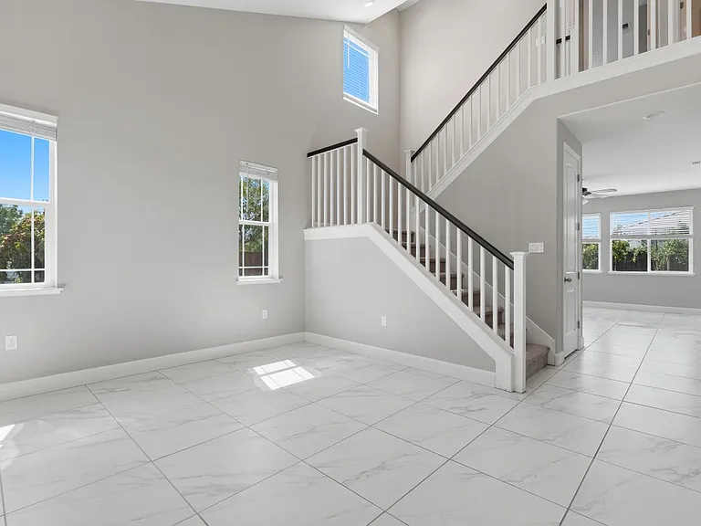 453 Diamond Peak Ln — Photo 12