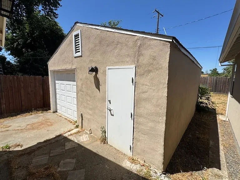 1629 Basler St — Photo 16