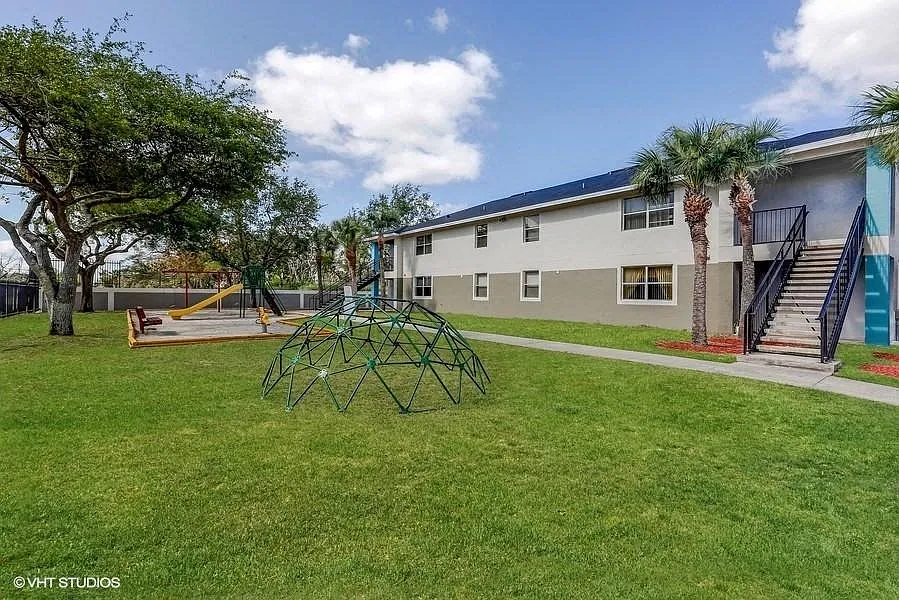 Villa Biscayne Apartments — Photo 4