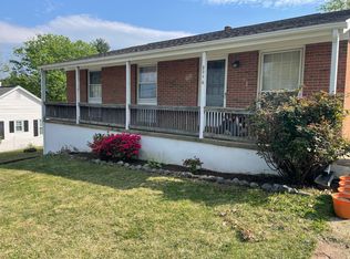 2216 3rd St APT B, Staunton, VA 24401