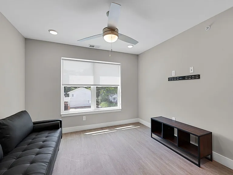 507 W Springfield Ave — Photo 6