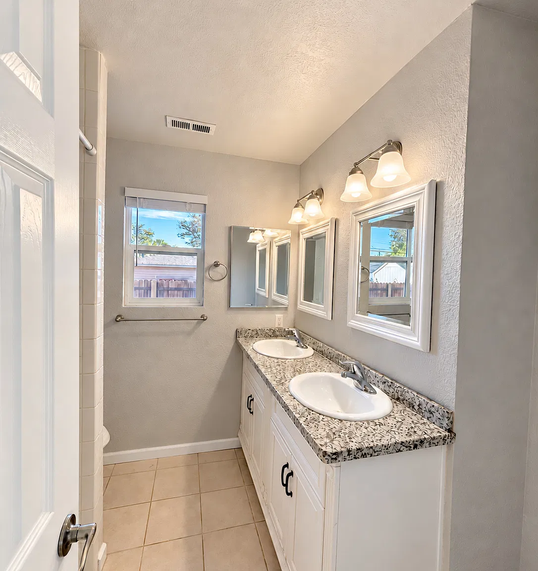 3 bed, 930 sqft, $2,195 — Photo 4