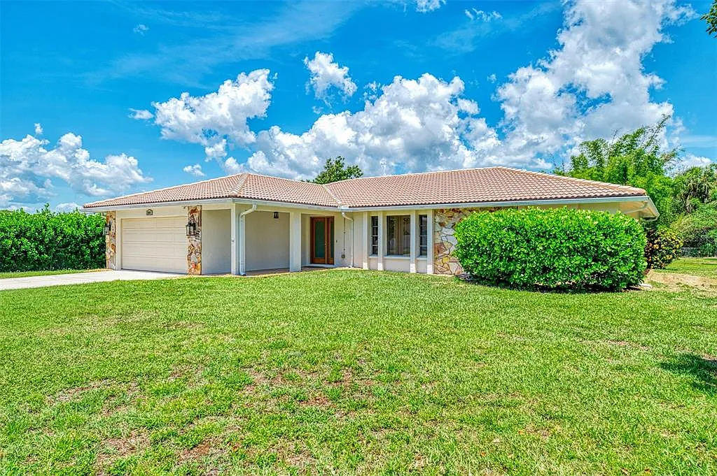 3 bed, 2.0 bath, 1955 sqft, $3,700 — Photo 2