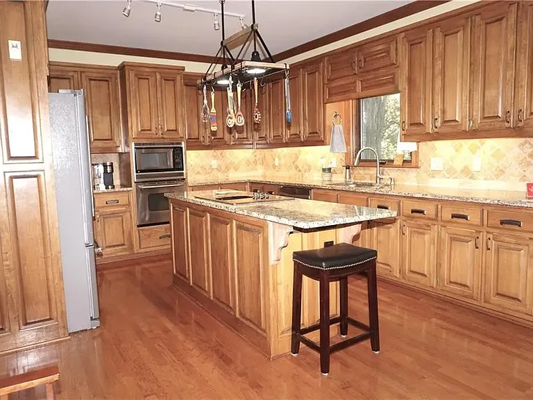 2438 Kings Arms Dr — Photo 16