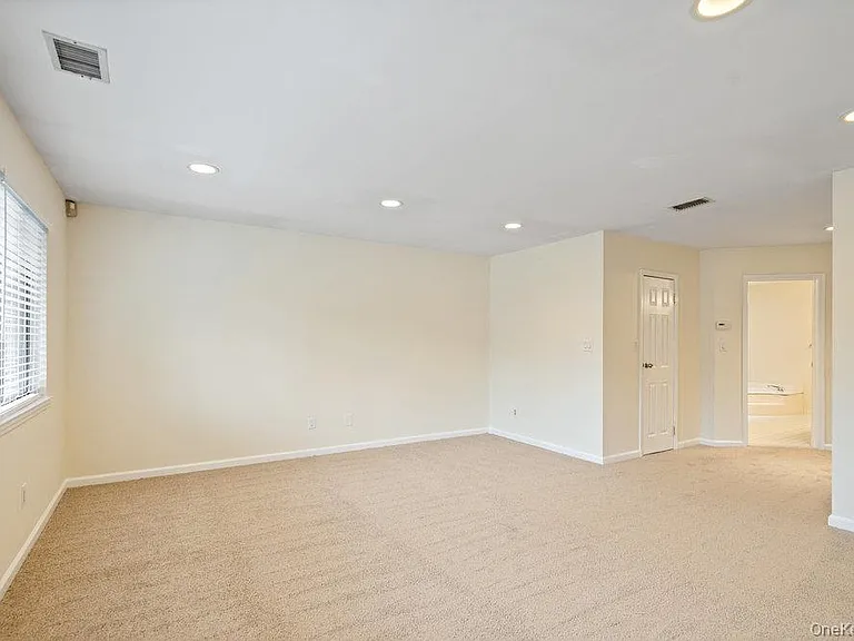90 Foxwood Dr — Photo 15